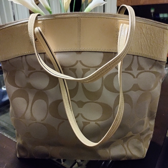 Authentic Coach Tote - Picture 2 of 5